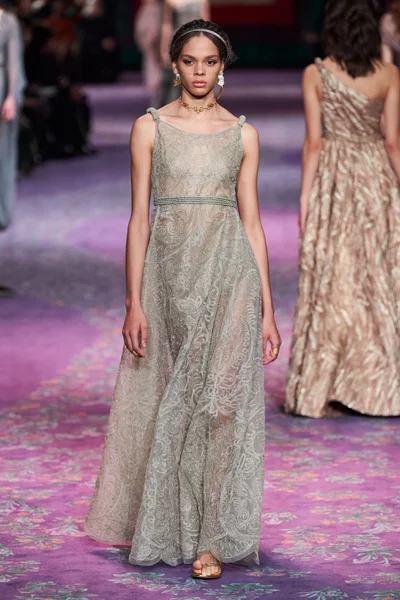 Look 64